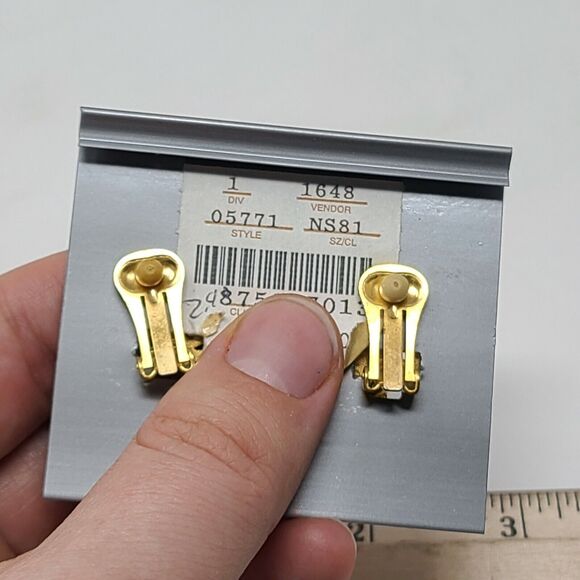 Vintage Causal Corner Abstract Gold Tone Clip-On Earrings NOS Faux Pearl Drop - Picture 3 of 3